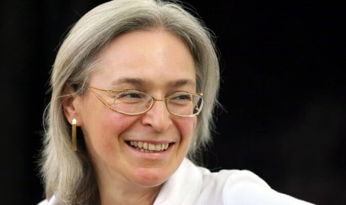 Anna Politkovskaja, giornalista e voce critica di Vladimir Putin ammazzata il 7 ottobre 2006, solo per aver fatto il proprio lavoro.